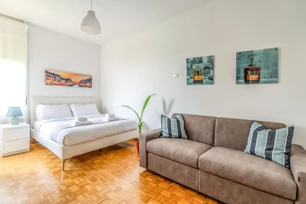 Luxury Apartment In Navigli Milan