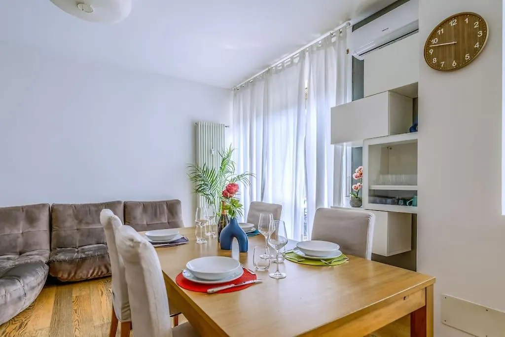Luxury Apartment In Navigli ミラノ